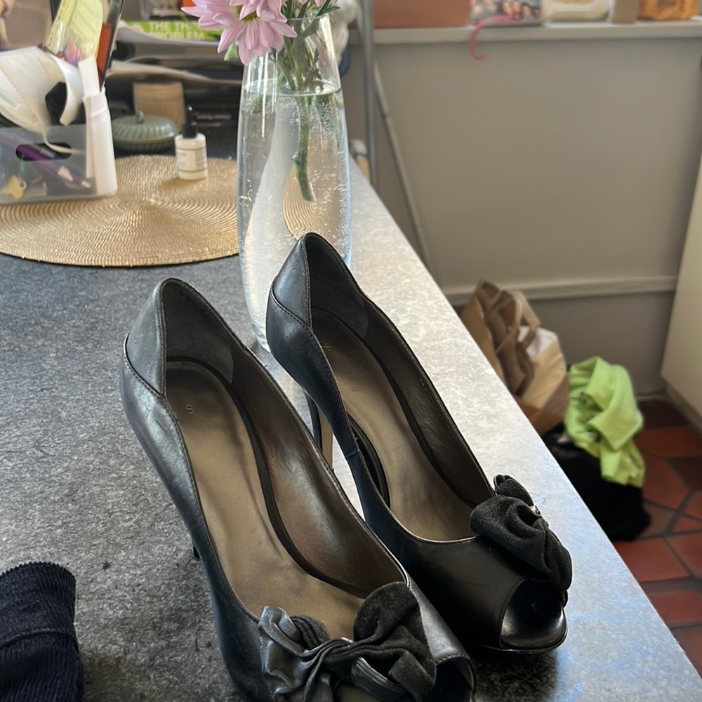 Black Topshop pumps. Size 39. Lightly worn. Suede bows add festive element.